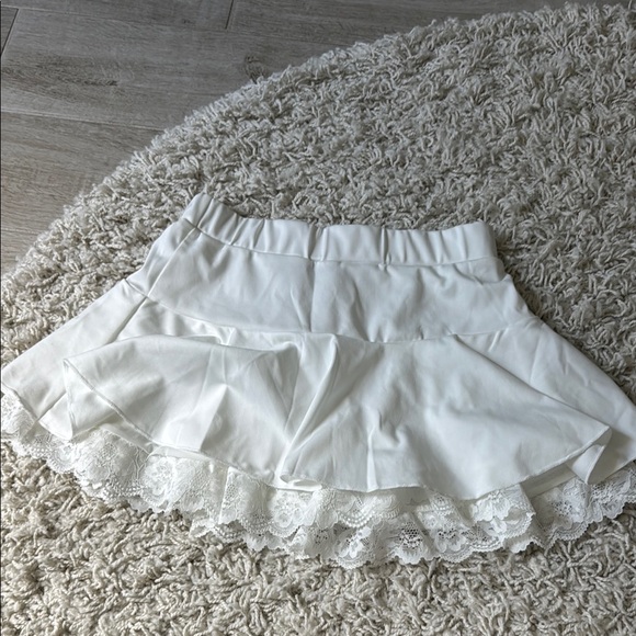 White mini skater skirt with ruffled high-low design for casual occasions - Picture 6 of 6